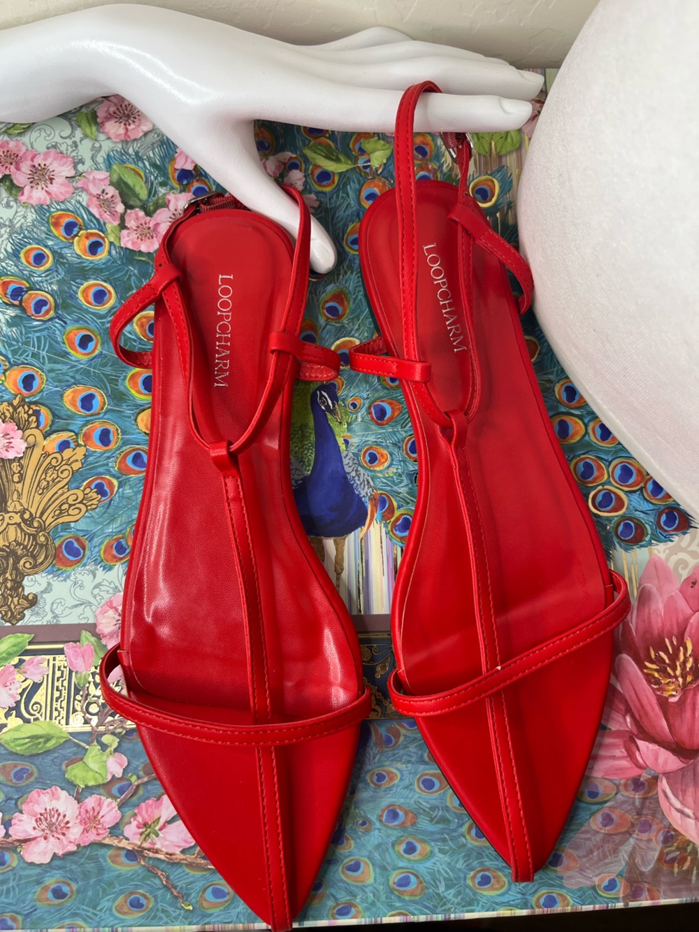 LOOPCHARM Red Pointed Toe Strappy Flat Sandals Woman Size 8